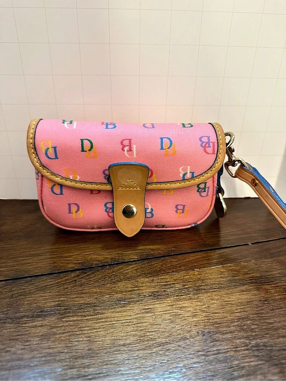 Dooney & Bourke Vintage Pink Heart Charm Wristlet Pouch Leather N6419939
